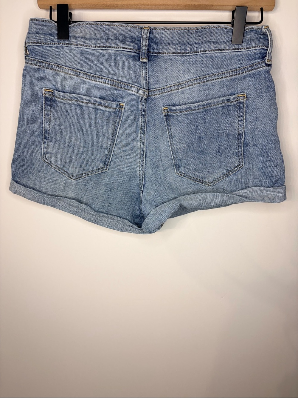 Old Navy Women’s Stretch Boyfriend Jean Shorts with Colorful Stitching, Size 2 - Picture 4 of 6